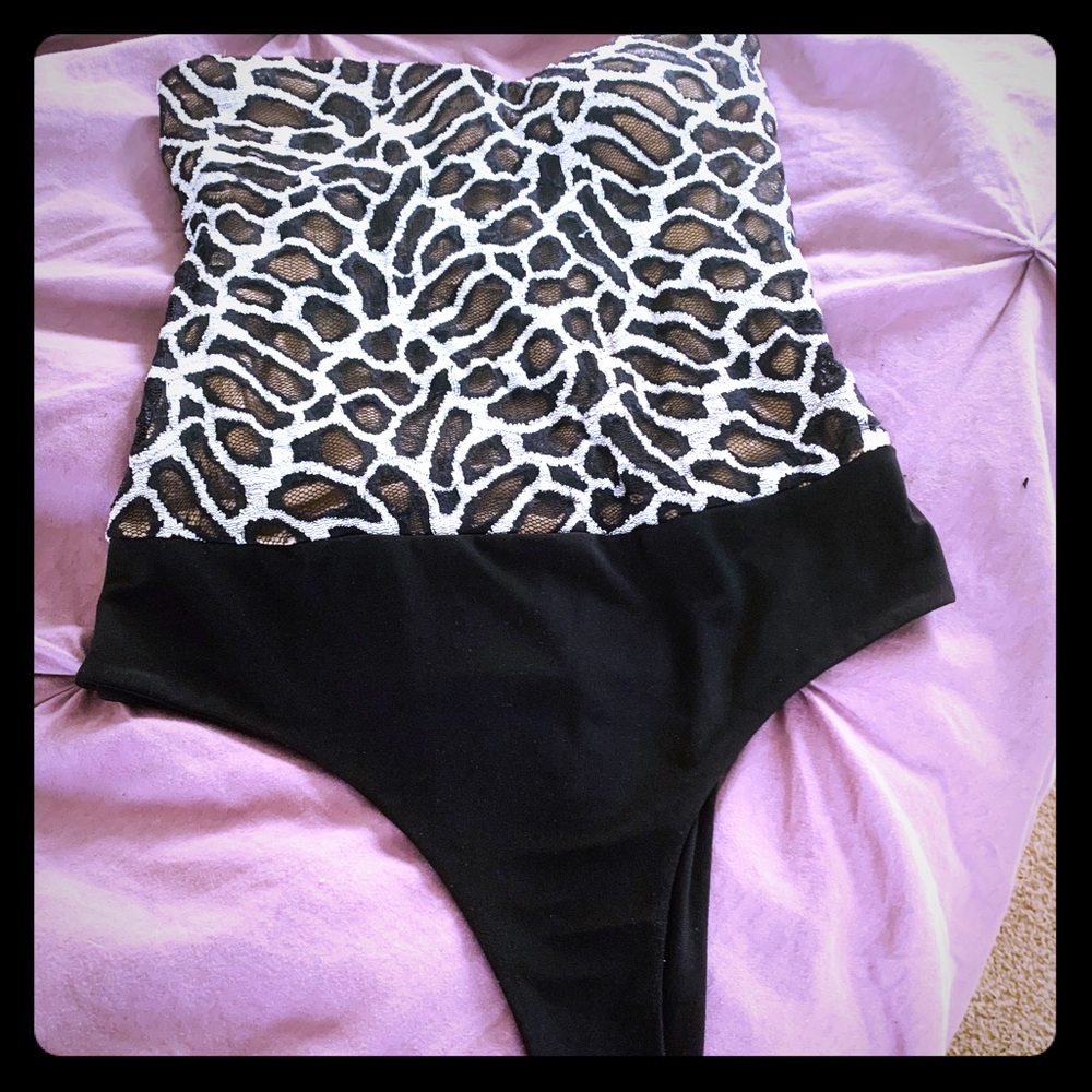 Animal print, sleeveless bodysuit
